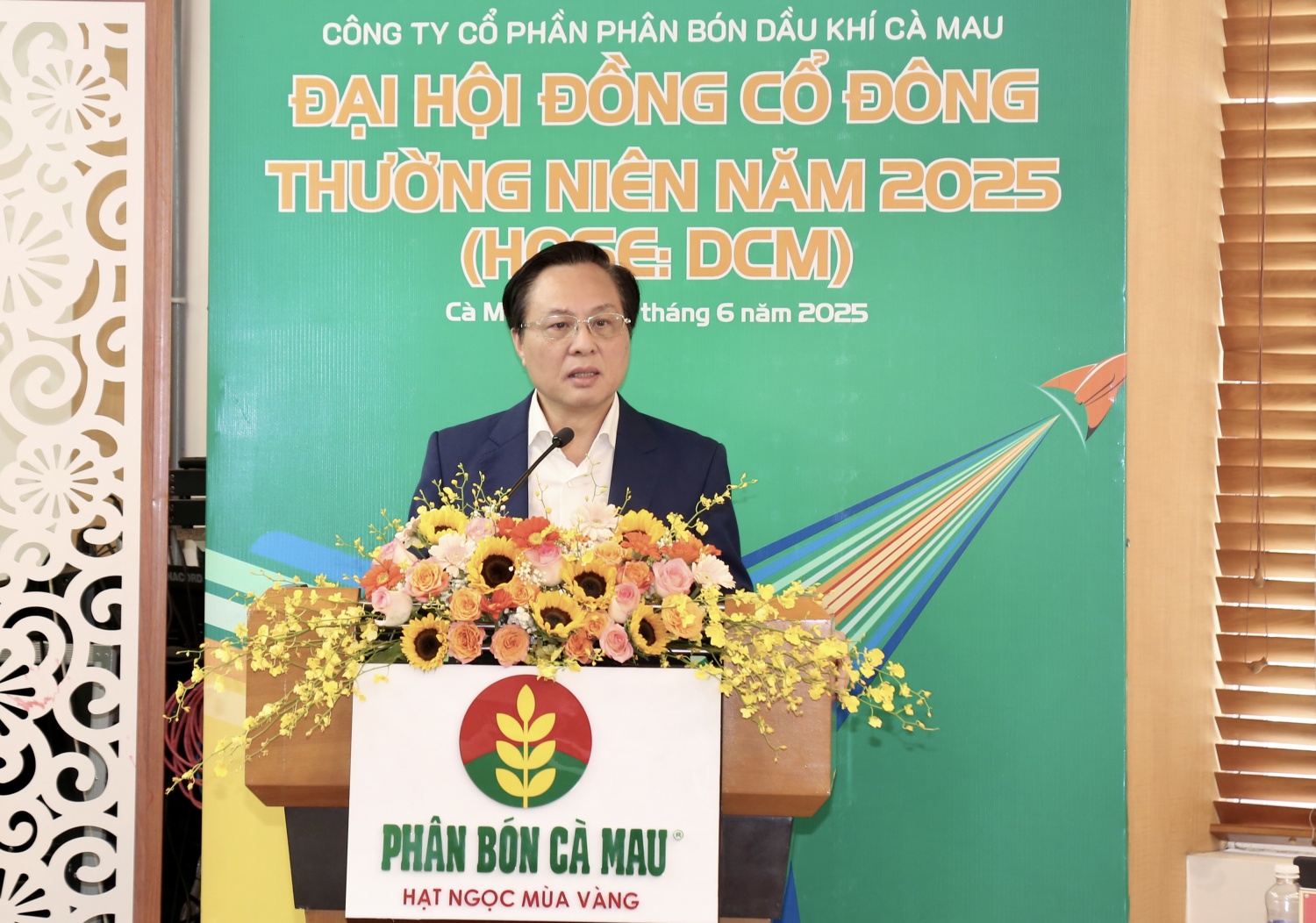 Ông Bùi Minh Tiến - Thành viên HĐTV Petrovietnam, đại diện cổ đông lớn phát biểu tại Đại hội Ông Bùi Minh Tiến - Thành viên HĐTV Petrovietnam, đại diện cổ đông lớn phát biểu tại Đại hội