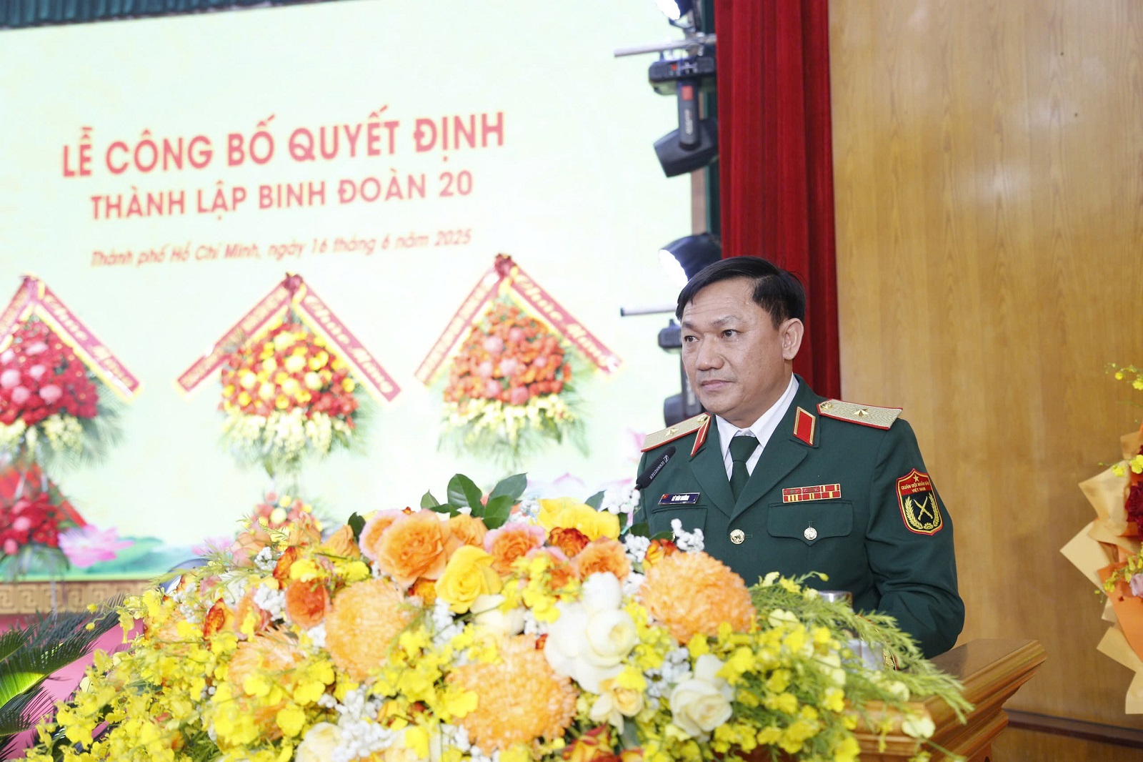 Thiếu tướng Lê Văn Hướng, Cục trưởng Cục Quân lực công bố quyết định thành lập Binh đoàn 20 Thiếu tướng Lê Văn Hướng, Cục trưởng Cục Quân lực công bố quyết định thành lập Binh đoàn 20