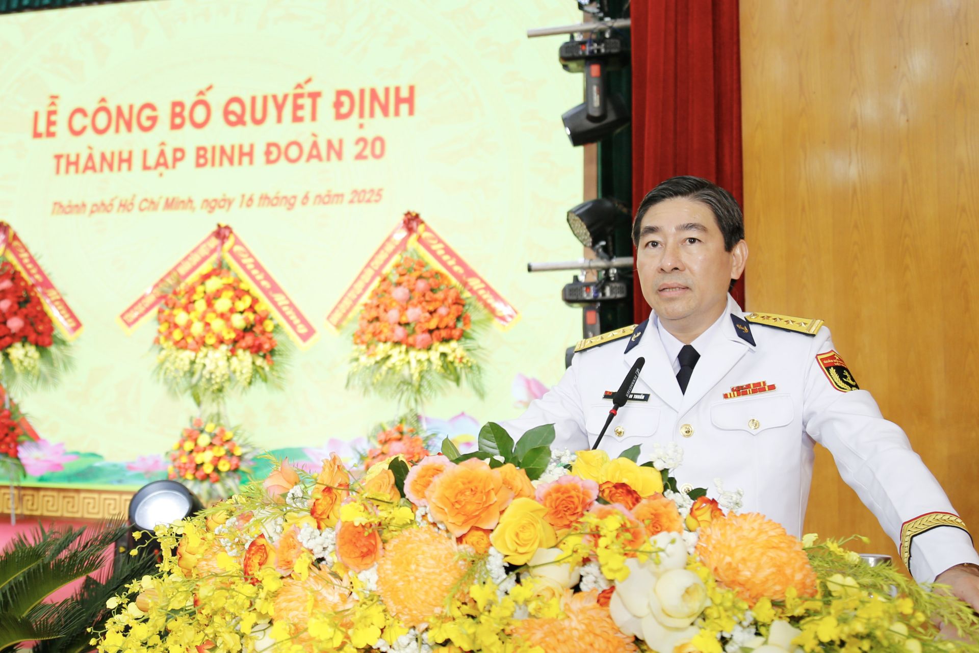 Đại tá Ngô Minh Thuấn, Tư lệnh Binh đoàn 20, Chủ tịch kiêm Tổng giám đốc Tổng công ty Tân cảng Sài Gòn phát biểu Đại tá Ngô Minh Thuấn, Tư lệnh Binh đoàn 20, Chủ tịch kiêm Tổng giám đốc Tổng công ty Tân cảng Sài Gòn phát biểu