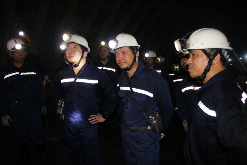 Lãnh đạo TKV kiểm tra công tác thi công, tiến độ thực hiện dự án khai thác xuống sâu dưới mức -220 mỏ Bình Minh (Công ty Than Hòn Gai).