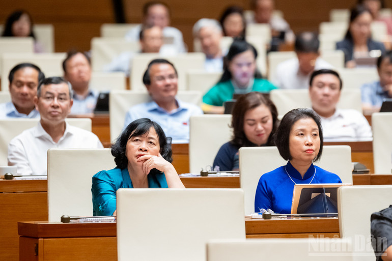 Các đại biểu dự phiên họp. (Ảnh: DUY LINH) Các đại biểu dự phiên họp. (Ảnh: DUY LINH)