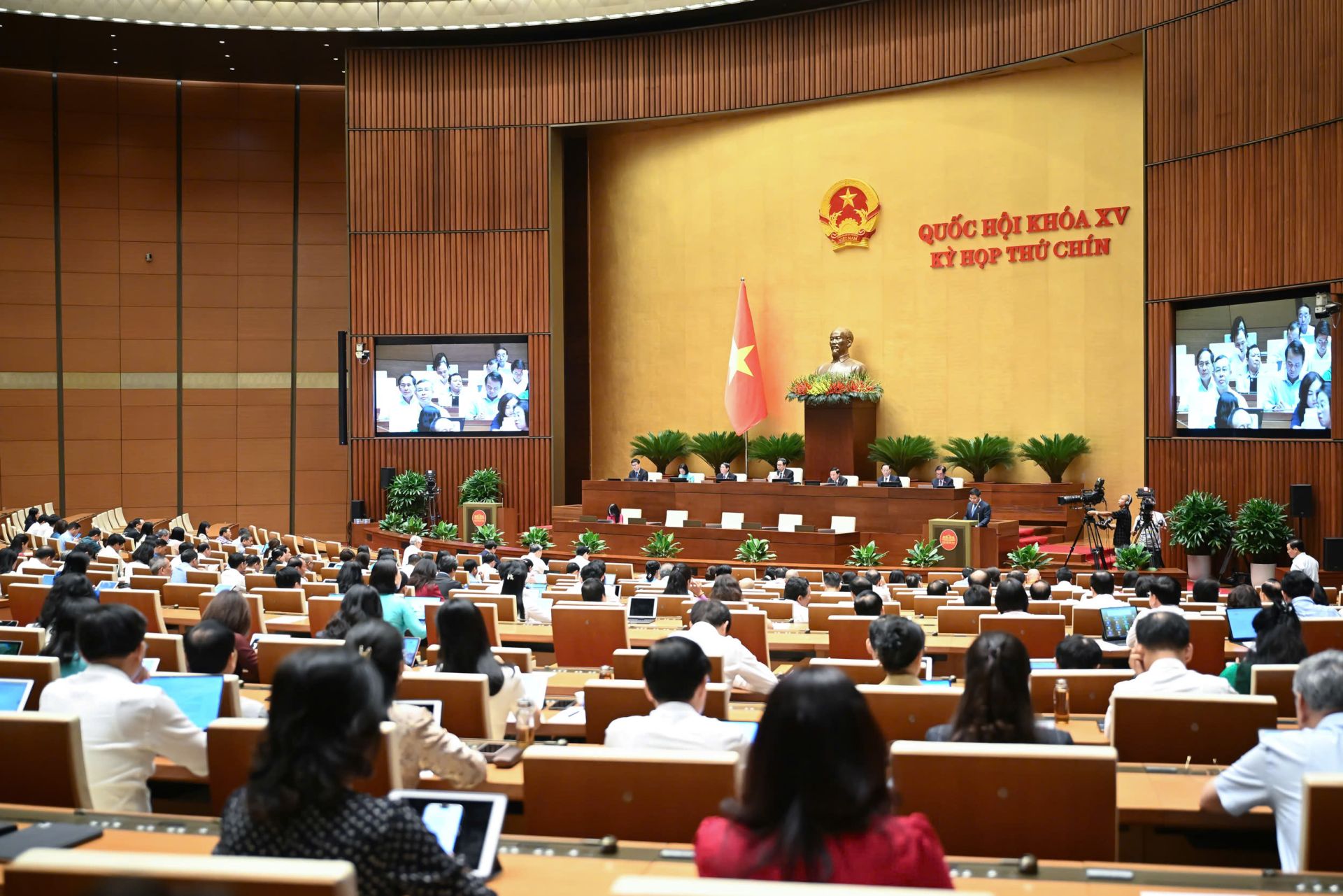 Hôm nay, Quốc hội sẽ thông qua 2 Luật, thảo luận 1 Luật sửa đổi và kinh tế - xã hội