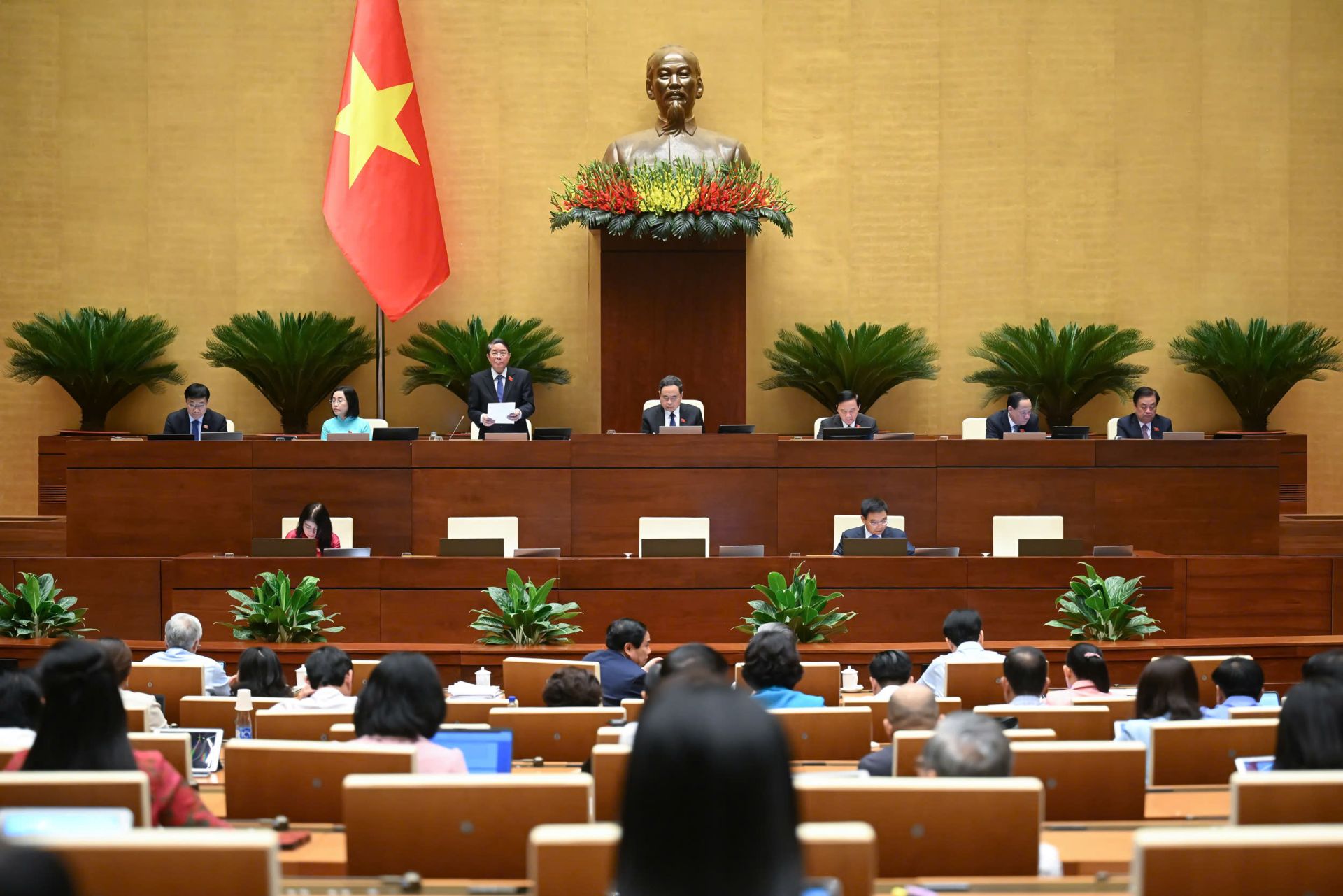 Phó Chủ tịch Quốc hội Nguyễn Đức Hải điều hành Phiên họp.