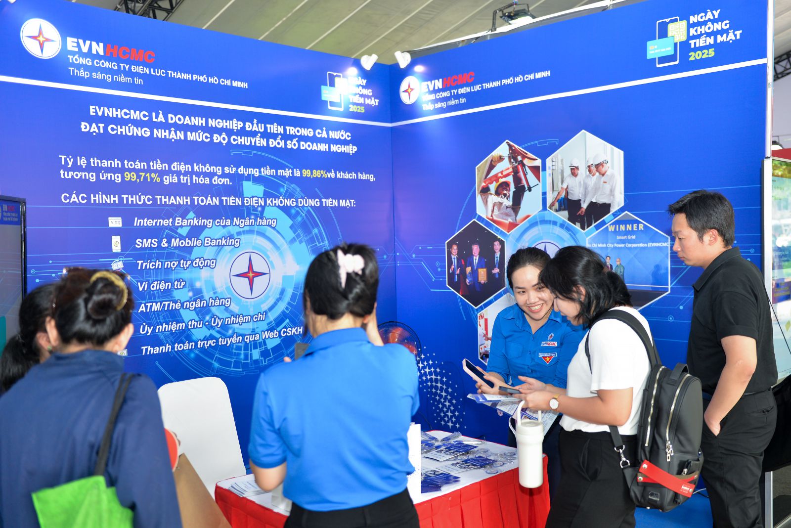 EVNHCMC lan tỏa tiện ích số tại 'Ngày không tiền mặt 2025 '