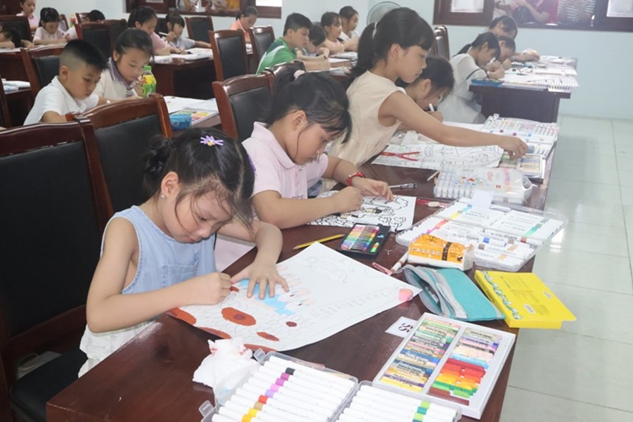 Cuộc thi vẽ tranh “Em yêu Tổ quốc em” thu hút 100 em thiếu nhi tham gia Cuộc thi vẽ tranh “Em yêu Tổ quốc em” thu hút 100 em thiếu nhi tham gia