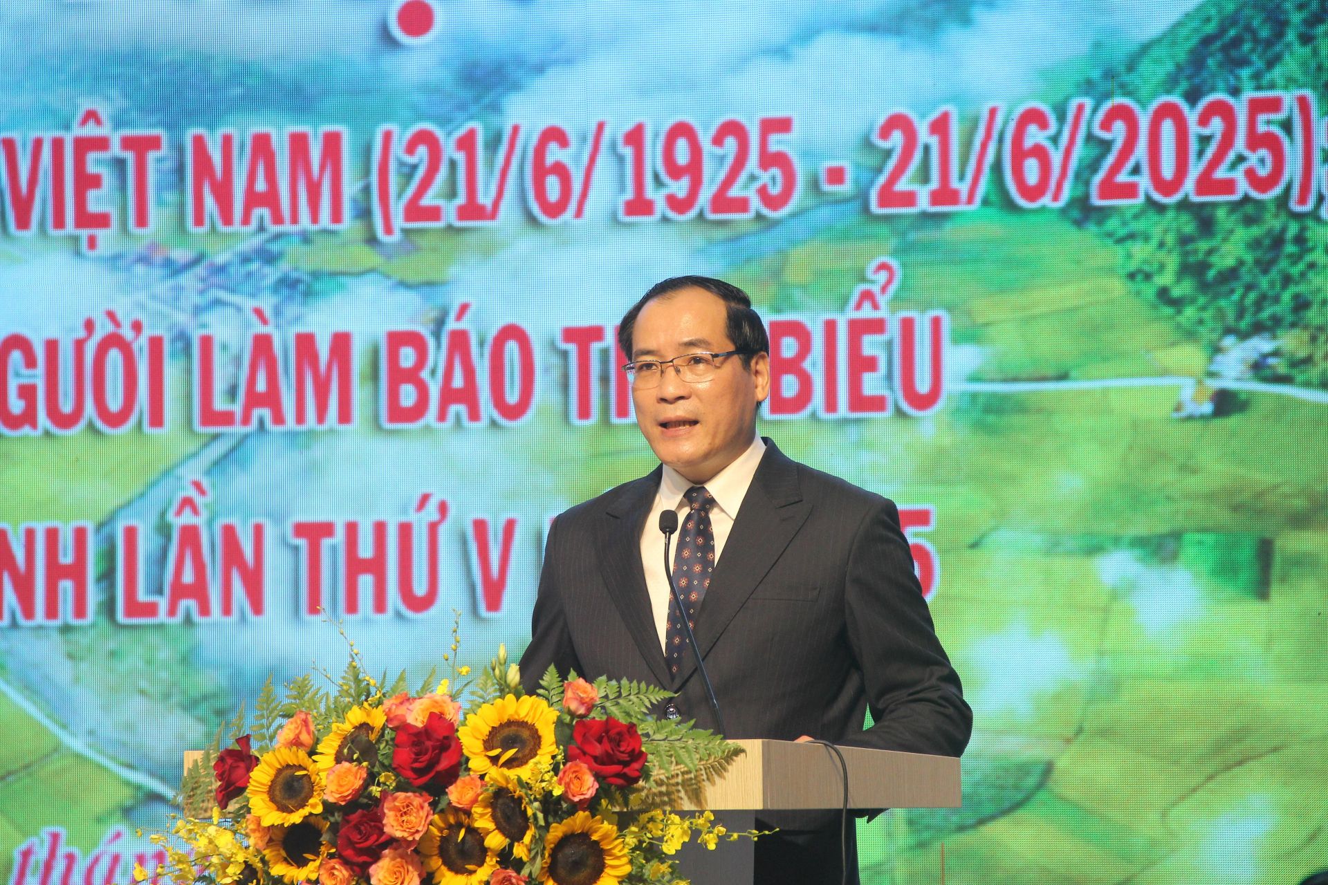 Phó Chủ tịch Thường trực UBND tỉnh, Chủ tịch Hội đồng Giải báo chí tỉnh Lạng Sơn Dương Xuân Huyên phát biểu khai mạc