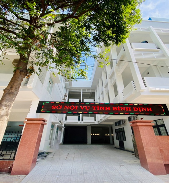 Sở Nội vụ Bình Định sẽ hoàn tất quy trình xử lý 1 hồ sơ TTHC liên thông sau 15 phút. Trong ảnh: Cổng chính Sở Nội vụ Bình Định.