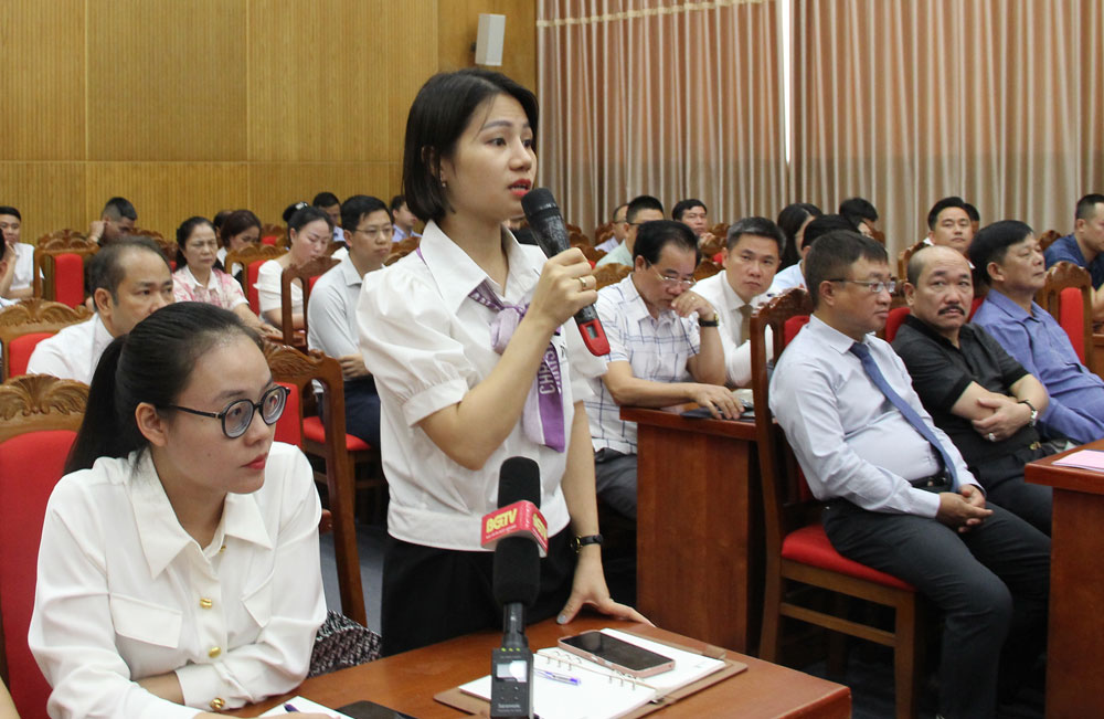 Đại diện doanh nghiệp nêu đề xuất tại hội nghị. Đại diện doanh nghiệp nêu đề xuất tại hội nghị.