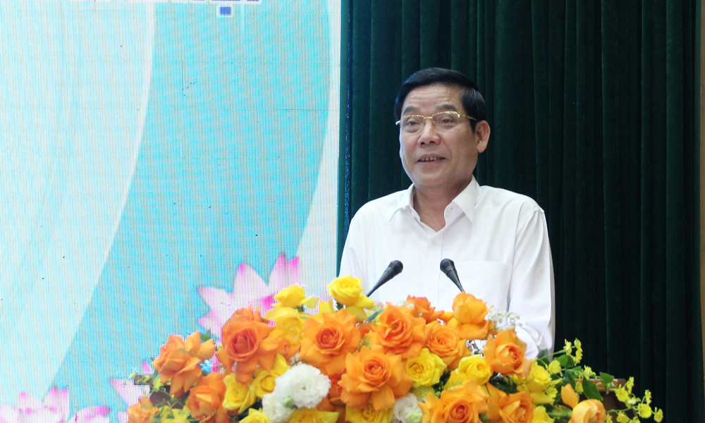 Đồng chí Nguyễn Văn Gấu - Bí thư tỉnh ủy Bắc Giang phát biểu tại hội nghị. Đồng chí Nguyễn Văn Gấu - Bí thư tỉnh ủy Bắc Giang phát biểu tại hội nghị.