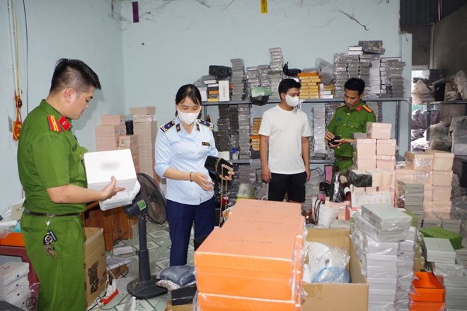 Hà Nam: Phát hiện hơn 2.200 túi, ví thời trang hàng hóa giả mạo nhãn hiệu