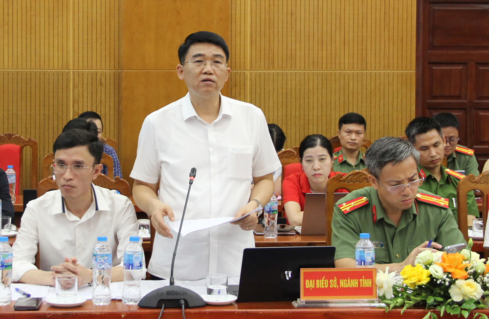 Đồng chí Bùi Quang Huy, Giám đốc Sở Nông nghiệp và Môi trường giải đáp một số nội dung. Đồng chí Bùi Quang Huy, Giám đốc Sở Nông nghiệp và Môi trường giải đáp một số nội dung.