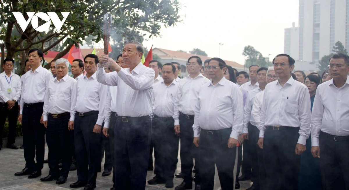 Tổng Bí thư Tô Lâm và các lãnh đạo Đảng, Nhà nước dâng hương tưởng nhớ Chủ tịch Hồ Chí Minh