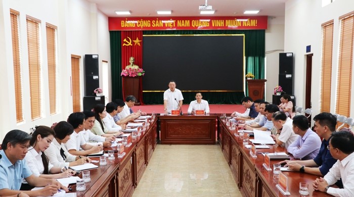 Quang cảnh buổi ;làm việc. Quang cảnh buổi ;làm việc.