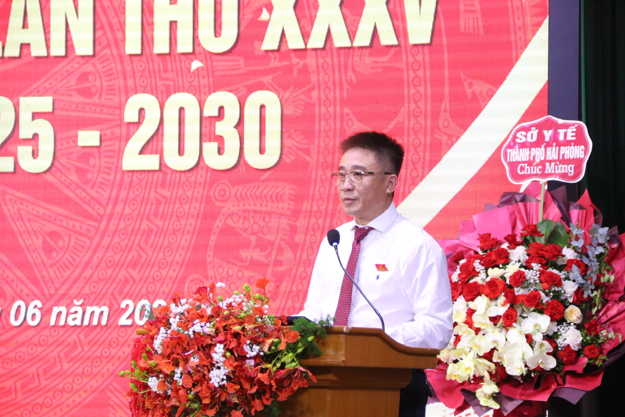 Đồng chí Đỗ Mạnh Thắng, Phó Bí thư Đảng ủy, Giám đốc Bệnh viện báo cáo kết quả Đảng bộ Bệnh viện đạt được trong nhiệm kỳ 2020 - 2025. Đồng chí Đỗ Mạnh Thắng, Phó Bí thư Đảng ủy, Giám đốc Bệnh viện báo cáo kết quả Đảng bộ Bệnh viện đạt được trong nhiệm kỳ 2020 - 2025.