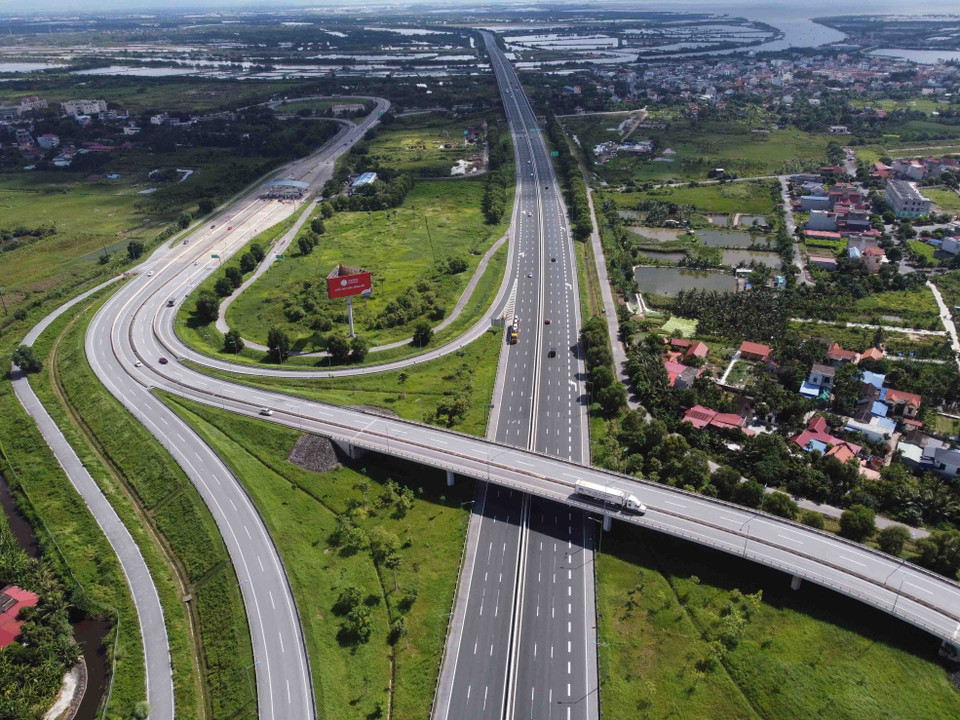 Dương Kinh có hệ thống hạ tầng giao thông phát triển và đang tiếp tục được nâng cấp, mở rộng Dương Kinh có hệ thống hạ tầng giao thông phát triển và đang tiếp tục được nâng cấp, mở rộng