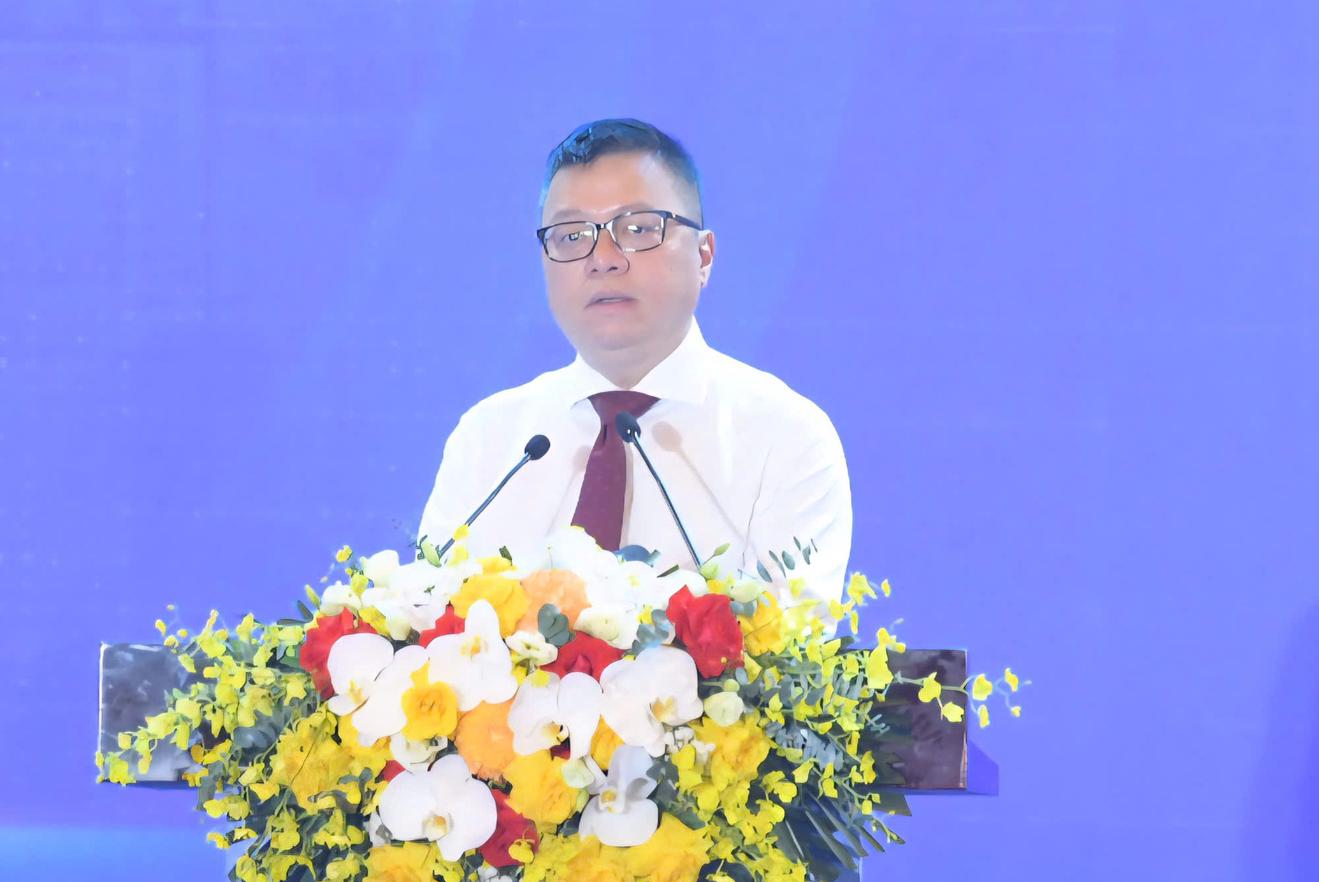 Chủ tịch Hội Nhà báo Việt Nam, Tổng biên tập báo Nhân dân Lê Quốc Minh, phát biểu. Chủ tịch Hội Nhà báo Việt Nam, Tổng biên tập báo Nhân dân Lê Quốc Minh, phát biểu.