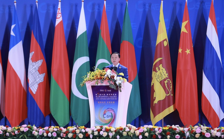 Phát biểu tại lễ khai mạc Hội chợ Trung Quốc - Nam Á lần thứ 9 và Hội chợ Xuất nhập khẩu Côn Minh lần thứ 29, Phó Thủ tướng Trần Hồng Hà nhấn mạnh, cần thúc đẩy liên kết, chia sẻ cơ hội phát triển hài hòa, bền vững và bao trùm giữa các nền kinh tế - Ảnh: VGP/Minh Khôi Phát biểu tại lễ khai mạc Hội chợ Trung Quốc - Nam Á lần thứ 9 và Hội chợ Xuất nhập khẩu Côn Minh lần thứ 29, Phó Thủ tướng Trần Hồng Hà nhấn mạnh, cần thúc đẩy liên kết, chia sẻ cơ hội phát triển hài hòa, bền vững và bao trùm giữa các nền kinh tế - Ảnh: VGP/Minh Khôi