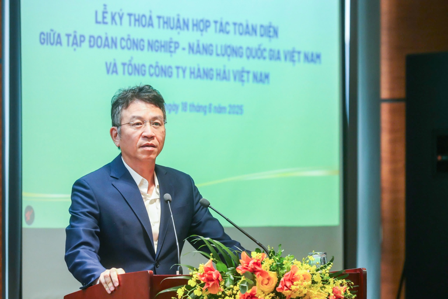 Chủ tịch HĐQT VIMC Lê Anh Sơn khẳng định việc hợp tác với Petrovietnam, doanh nghiệp số 1 Việt Nam, sẽ cơ sở để hai bên cùng nhau phát triển Chủ tịch HĐQT VIMC Lê Anh Sơn khẳng định việc hợp tác với Petrovietnam, doanh nghiệp số 1 Việt Nam, sẽ cơ sở để hai bên cùng nhau phát triển