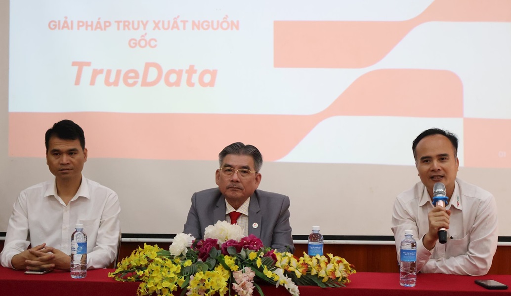 Đại diện Hiệp hội Doanh nghiệp nhỏ và vừa tỉnh, Công ty CP Công nghệ chống giả Việt Nam giải đáp thắc mắc của doanh nghiệp về công nghệ truy xuất nguồn gốc và chống giả Đại diện Hiệp hội Doanh nghiệp nhỏ và vừa tỉnh, Công ty CP Công nghệ chống giả Việt Nam giải đáp thắc mắc của doanh nghiệp về công nghệ truy xuất nguồn gốc và chống giả