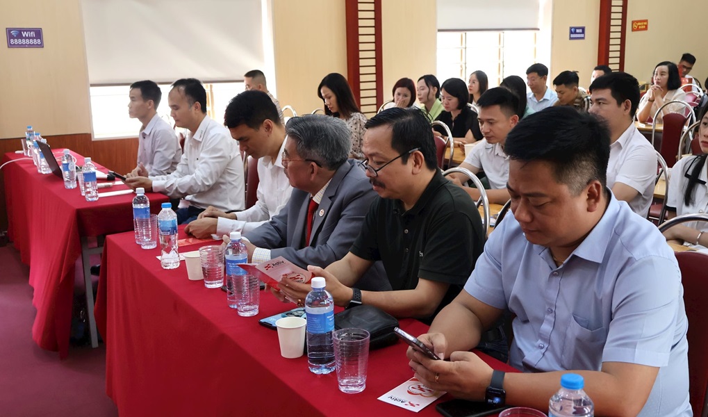 Nhiều doanh nghiệp tham ra buổi tập huấn Nhiều doanh nghiệp tham ra buổi tập huấn