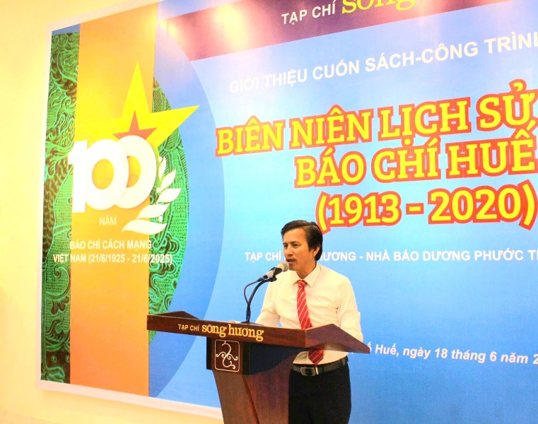 Nhà thơ Lê Vĩnh Thái,Tổng biên tập Tạp chí Sông Hương