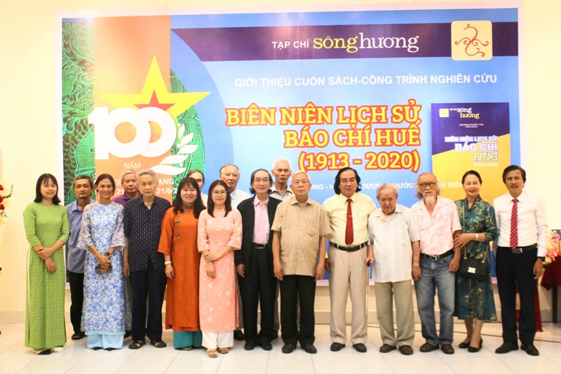 Chụp ảnh lưu niệm