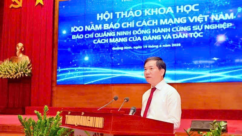Ông Vũ Quyết Tiến, Phó Bí thư Tỉnh ủy Quảng Ninh, phát biểu khai mạc hội thảo.