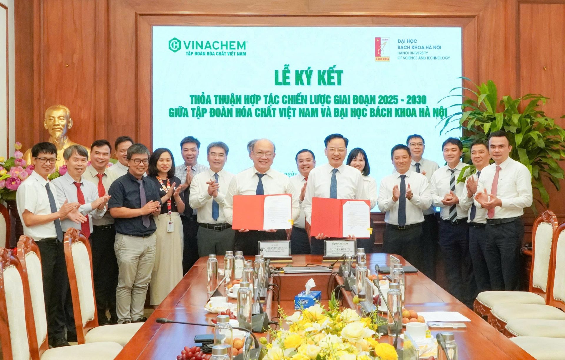 Vinachem ký kết thỏa thuận hợp tác chiến lược với Đại học Bách khoa Hà Nội giai đoạn 2025–2030