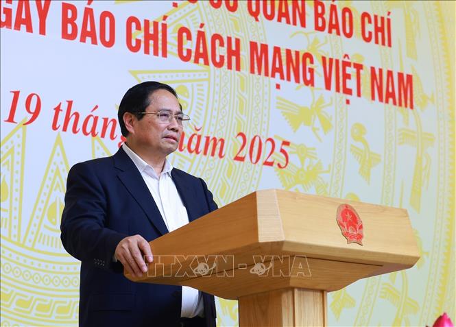 Thủ tướng Phạm Minh Chính chúc mừng các lãnh đạo, nguyên lãnh đạo các cơ quan báo chí Nhân kỷ niệm 100 năm Ngày Báo chí Cách mạng Việt Nam. Ảnh: Dương Giang/TTXVN Thủ tướng Phạm Minh Chính chúc mừng các lãnh đạo, nguyên lãnh đạo các cơ quan báo chí Nhân kỷ niệm 100 năm Ngày Báo chí Cách mạng Việt Nam. Ảnh: Dương Giang/TTXVN