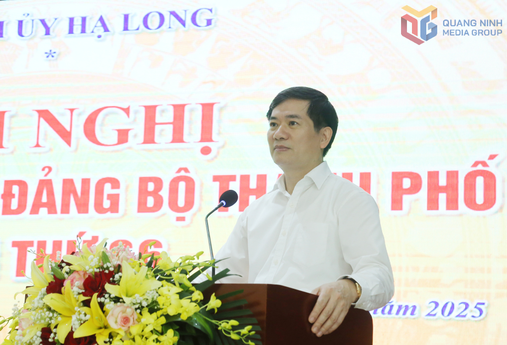 Ông Vũ Quyết Tiến, Phó Bí thư Tỉnh ủy Quảng Ninh, phát biểu chỉ đạo tại hội nghị. Ông Vũ Quyết Tiến, Phó Bí thư Tỉnh ủy Quảng Ninh, phát biểu chỉ đạo tại hội nghị.