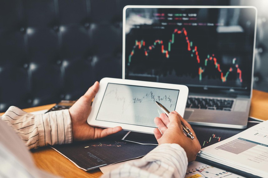 VN-Index hôm nay: Nhà đầu tư có thể tận dụng nhịp điều chỉnh để tăng dần tỷ trọng cổ phiếu. Ảnh internet. VN-Index hôm nay: Nhà đầu tư có thể tận dụng nhịp điều chỉnh để tăng dần tỷ trọng cổ phiếu. Ảnh internet.
