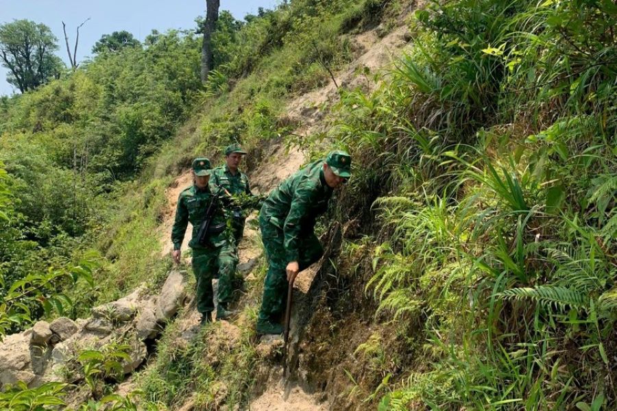 Bộ đội Biên phòng Hà Tĩnh đẩy mạnh công tác tuần tra, kiểm soát chặt chẽ biên giới. Bộ đội Biên phòng Hà Tĩnh đẩy mạnh công tác tuần tra, kiểm soát chặt chẽ biên giới.