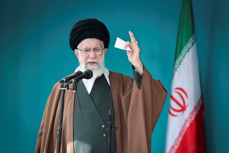 Đại giáo chủ Iran Khamenei bác bỏ yêu cầu đầu hàng vô điều kiện của Mỹ