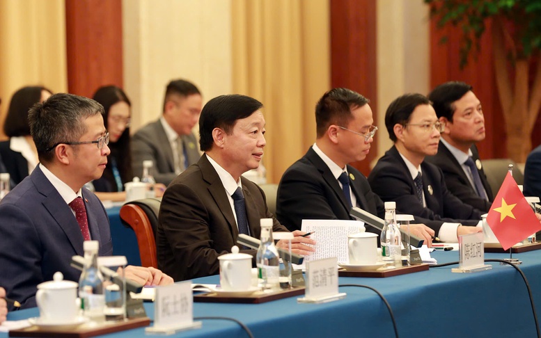 Phó Thủ tướng Trần Hồng Hà đề nghị hai bên dành ưu tiên cao cho hợp tác cơ sở hạ tầng giữa hai nước, nhất là hợp tác đường sắt - Ảnh: VGP/Minh Khôi