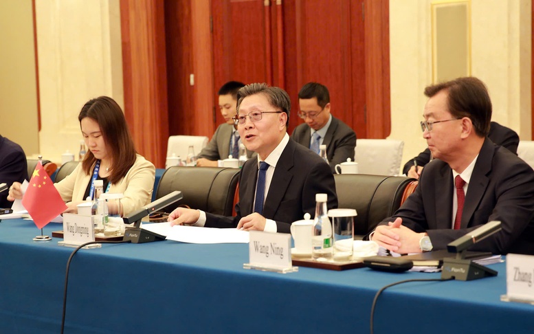 Phó Ủy viên trưởng Nhân đại toàn quốc Trung Quốc Vương Đông Minh nhấn mạnh Trung Quốc luôn coi Việt Nam là hướng ưu tiên trong chính sách ngoại giao láng giềng của Trung Quốc - Ảnh: VGP/Minh Khôi