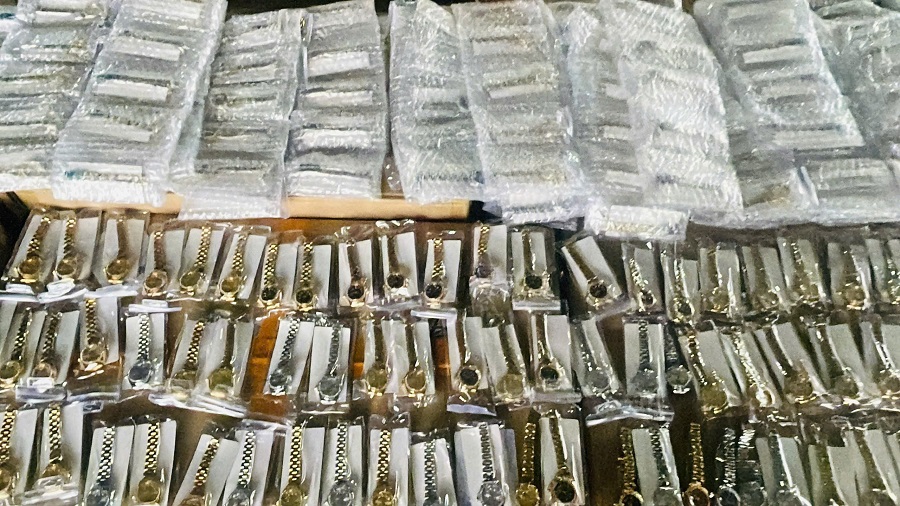 Hải quan thu giữ 450 chiếc đồng hồ đeo tay giả nhãn hiệu Rolex