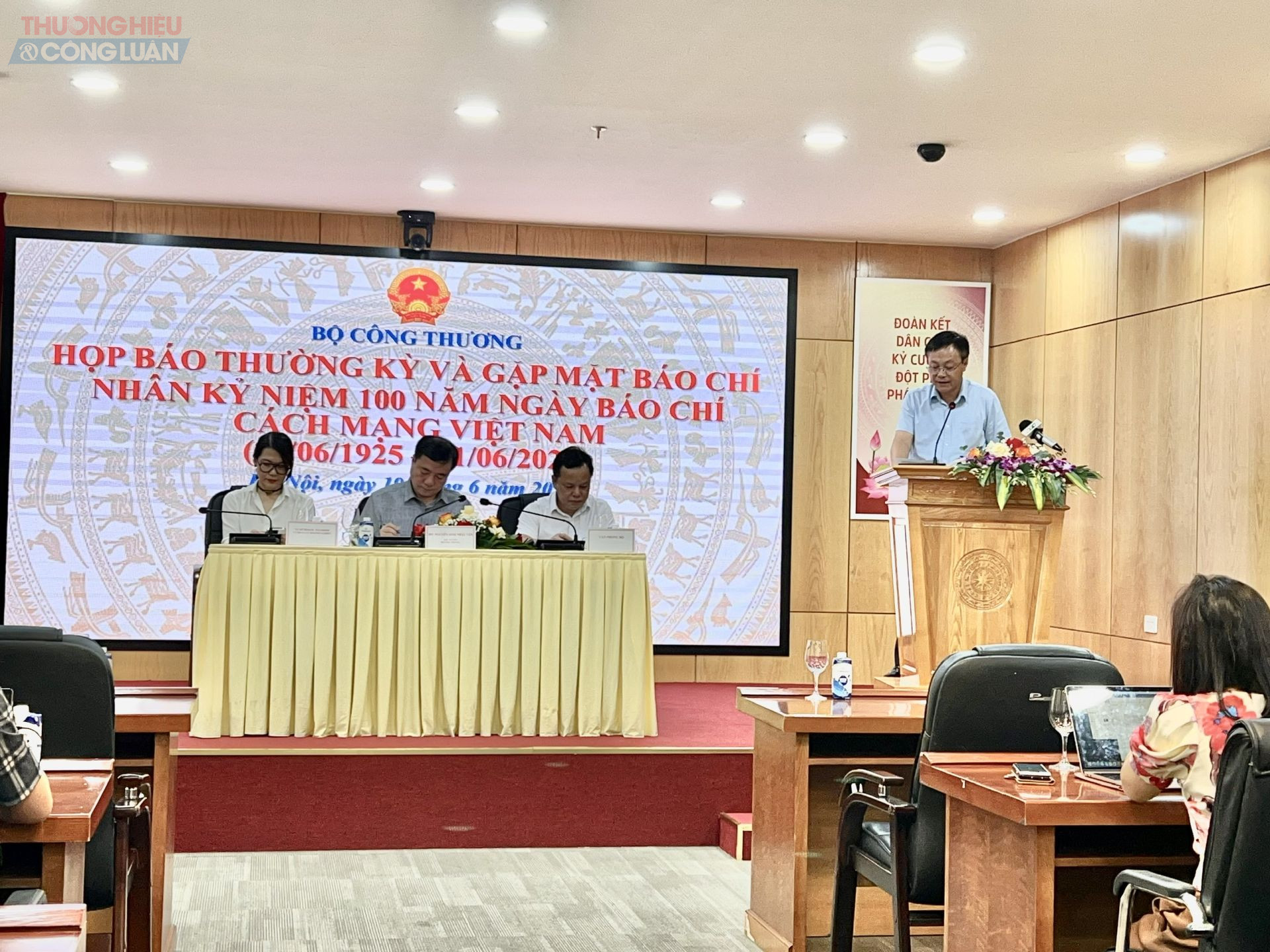 ông Hoàng Ánh Dương - Phó Cục trưởng Cục Quản lý và Phát triển thị trường trong nước (Bộ Công Thương) ông Hoàng Ánh Dương - Phó Cục trưởng Cục Quản lý và Phát triển thị trường trong nước (Bộ Công Thương)