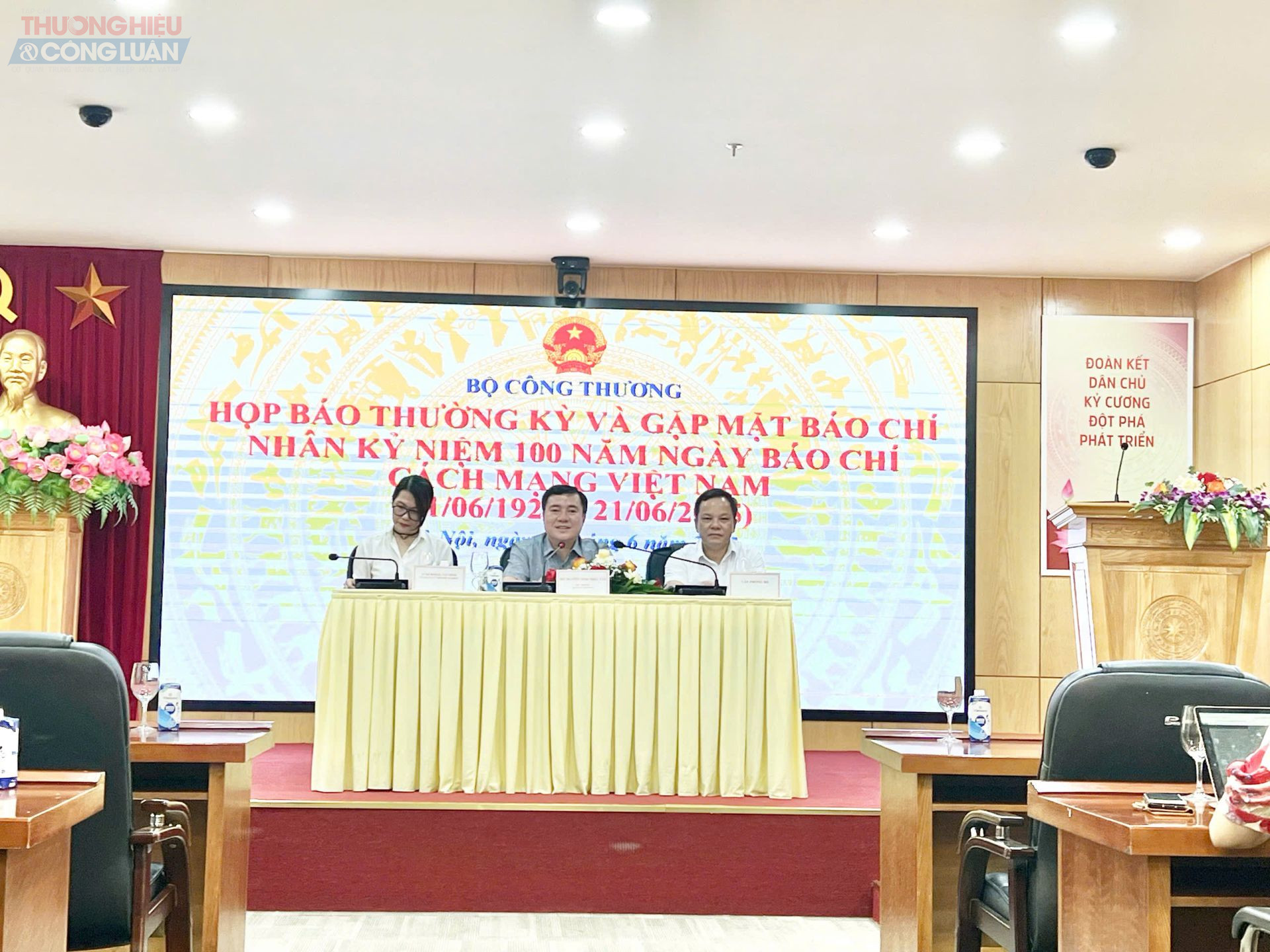 Họp báo Họp báo