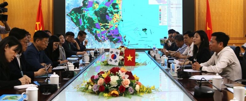 Đoàn công tác làm việc tại Ban Quản lý KKTNS và các KCN tỉnh Thanh Hoá.