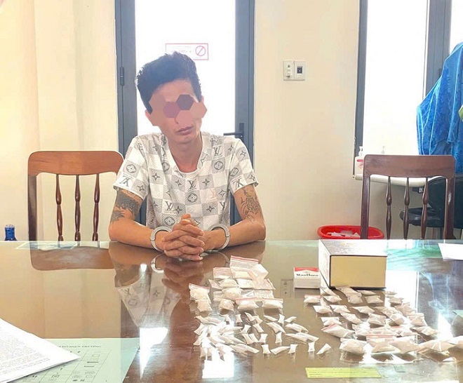 Bắt giữ trùm ma túy ẩn mình trong xưởng mộc ở Quảng Ngãi