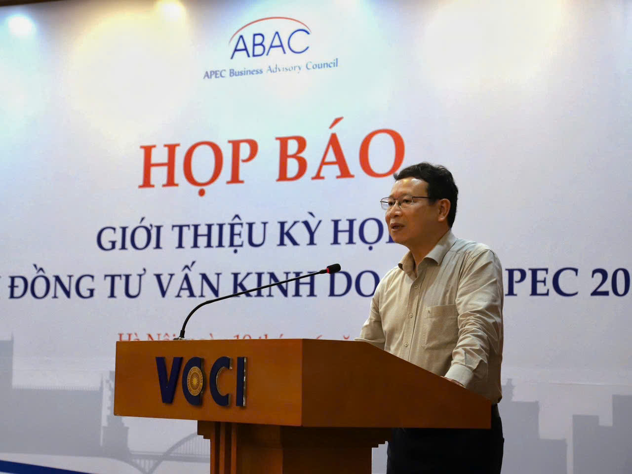 Phó Trưởng ban Ban Quản lý Khu kinh tế Hải Phòng - ông Bùi Ngọc Hải khẳng định thành phố có nhiều lợi thế để tổ chức các sự kiện quốc tế như ABAC III. Phó Trưởng ban Ban Quản lý Khu kinh tế Hải Phòng - ông Bùi Ngọc Hải khẳng định thành phố có nhiều lợi thế để tổ chức các sự kiện quốc tế như ABAC III.