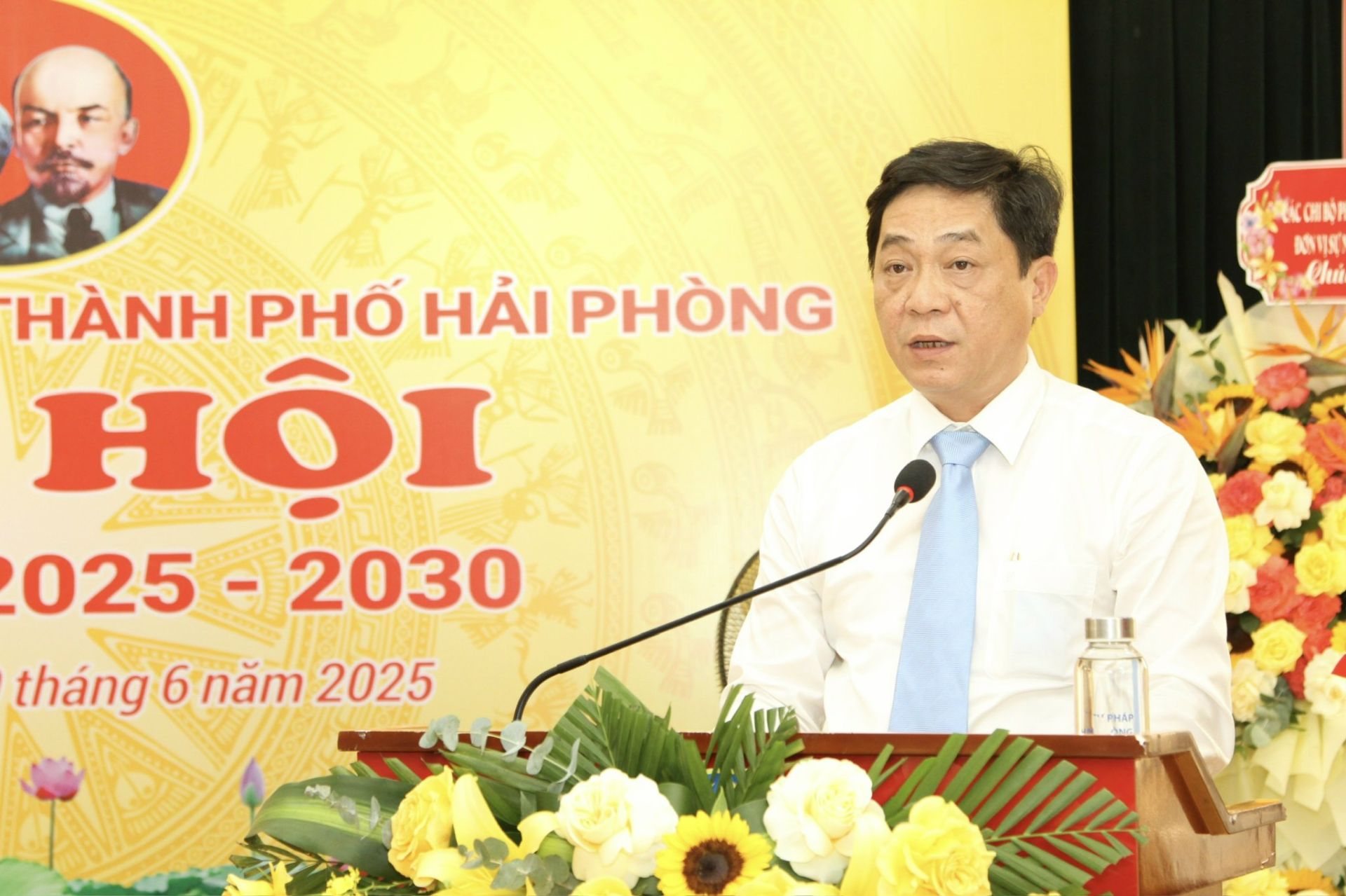 Phó Bí thư Đảng ủy UBND thành phố Đỗ Gia Khánh phát biểu chỉ đạo tại Đại hội.