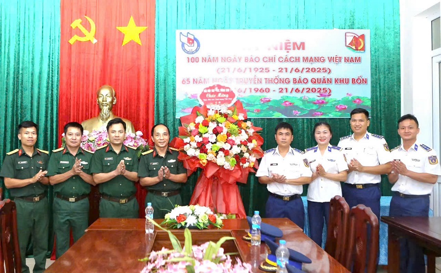 Hải đội 102 chúc mừng các cơ quan báo chí nhân dịp 21/6