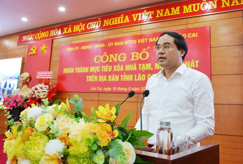 Bí thư Tỉnh ủy, Chủ tịch UBND tỉnh Lào Cai Trịnh Xuân Trường phát biểu tại hội nghị Bí thư Tỉnh ủy, Chủ tịch UBND tỉnh Lào Cai Trịnh Xuân Trường phát biểu tại hội nghị
