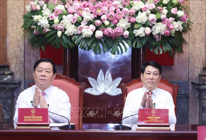 Chủ tịch nước Lương Cường và Trưởng Ban Tuyên giáo và Dân vận Trung ương Nguyễn Trọng Nghĩa dự buổi gặp mặt các nhà báo tiêu biểu toàn quốc. Ảnh: Lâm Khánh/ TTXVN Chủ tịch nước Lương Cường và Trưởng Ban Tuyên giáo và Dân vận Trung ương Nguyễn Trọng Nghĩa dự buổi gặp mặt các nhà báo tiêu biểu toàn quốc. Ảnh: Lâm Khánh/ TTXVN