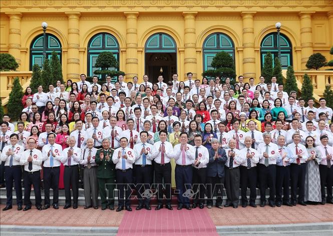 Chủ tịch nước Lương Cường gặp mặt các nhà báo tiêu biểu toàn quốc. Ảnh: Lâm Khánh/ TTXVN Chủ tịch nước Lương Cường gặp mặt các nhà báo tiêu biểu toàn quốc. Ảnh: Lâm Khánh/ TTXVN