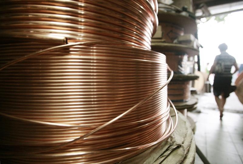 Giá đồng ba tháng trên sàn giao dịch kim loại London (LME) giảm 0,5%. Giá đồng ba tháng trên sàn giao dịch kim loại London (LME) giảm 0,5%.