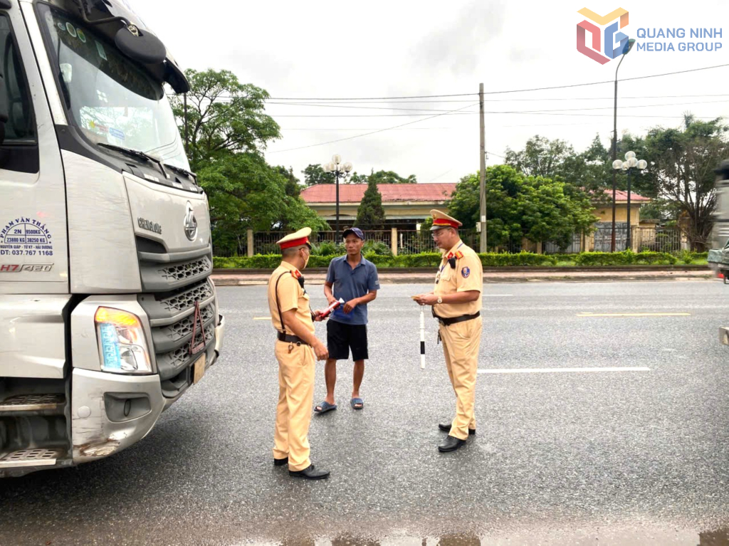 Quảng Ninh: Tổng kiểm tra, xử lý vi phạm xe khách, xe tải và xe container