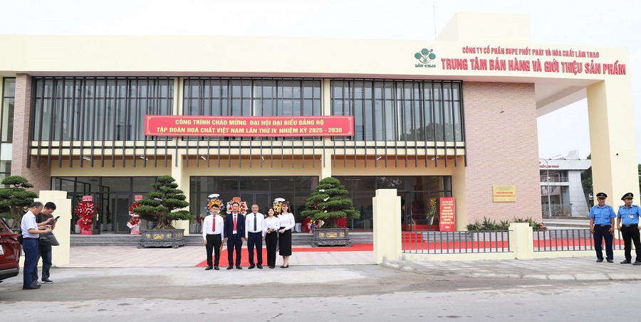 Toàn cảnh Trung tâm bán hàng và giới thiệu sản phẩm của Công ty Toàn cảnh Trung tâm bán hàng và giới thiệu sản phẩm của Công ty