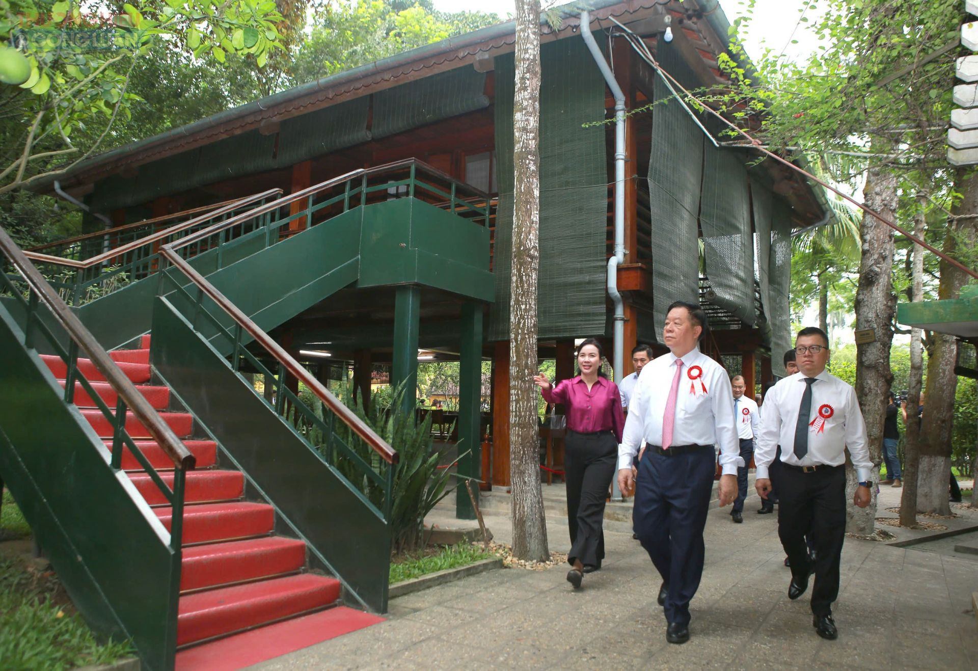 Sau khi thực hiện dâng hương tại Đài tưởng niệm Bắc Sơn, đoàn đại biểu do ông Nguyễn Trọng Nghĩa, Ủy viên Bộ Chính trị, Bí thư Trung ương Đảng, Trưởng Ban Tuyên giáo và Dân vận Trung ương dẫn đầu đã đến thực hiện Lễ báo công và dâng hương tại Nhà 67 Khu di tích Phủ Chủ tịch.